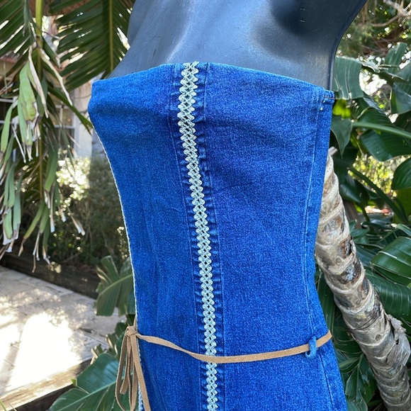 Vintage San Julian strapless denim dress with crochet accent - Picture 4 of 11